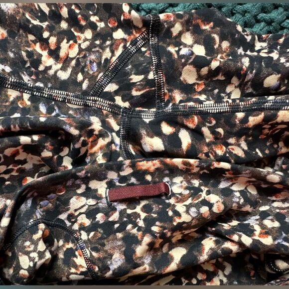 Lululemon Invigorate High-Rise Crop in Motion Flux Multi | SZ 2 - Picture 4 of 9